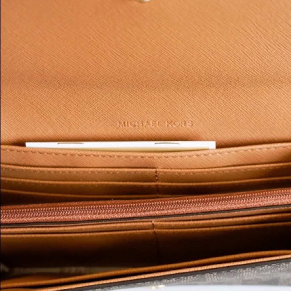 Nwt Michael Kors Large Carryall Wallet Brown snap - Picture 6 of 8
